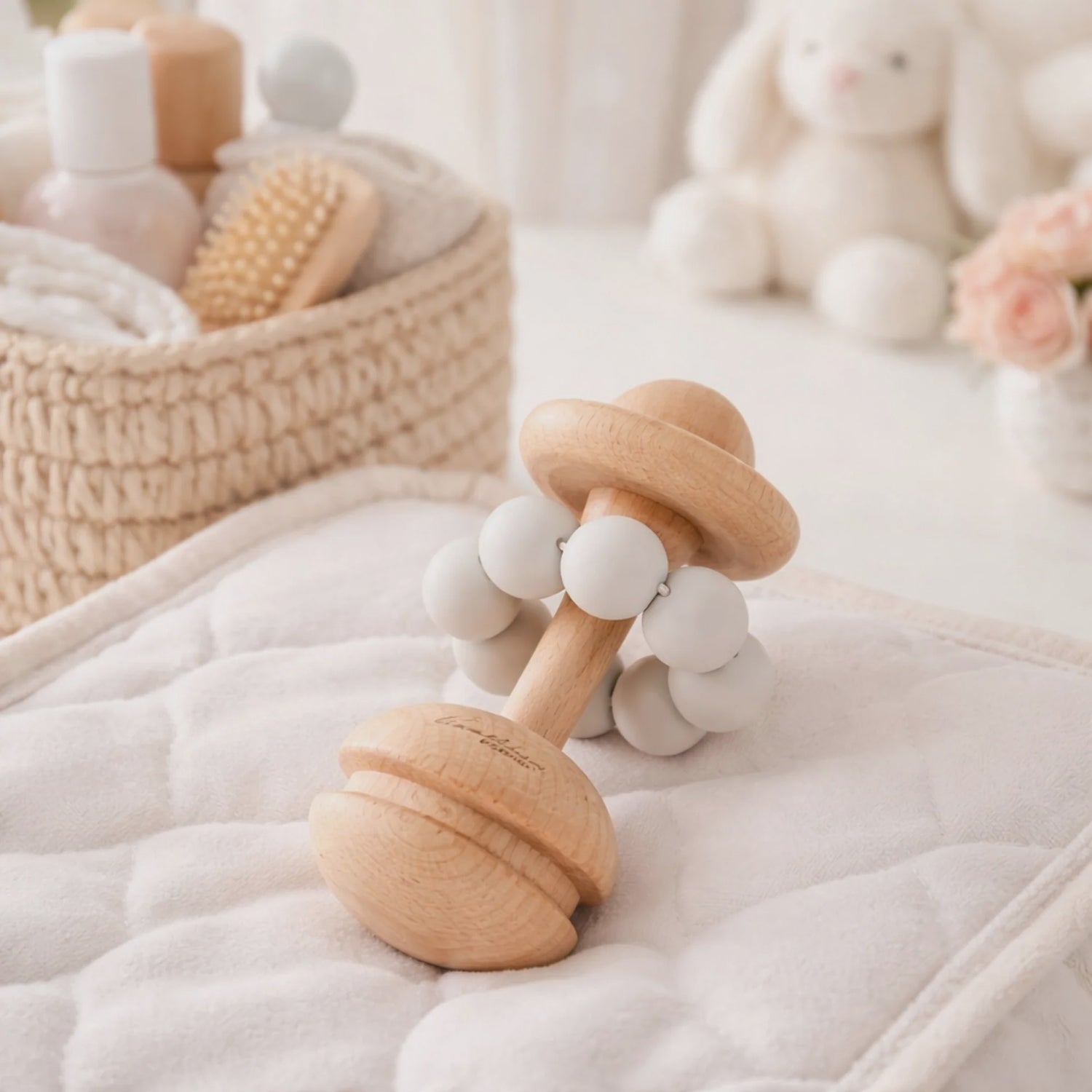 Luxury Neutral Baby Gift Hamper – Knitted Blanket, Wooden Rattle &amp; Elephant Teether Gift Set